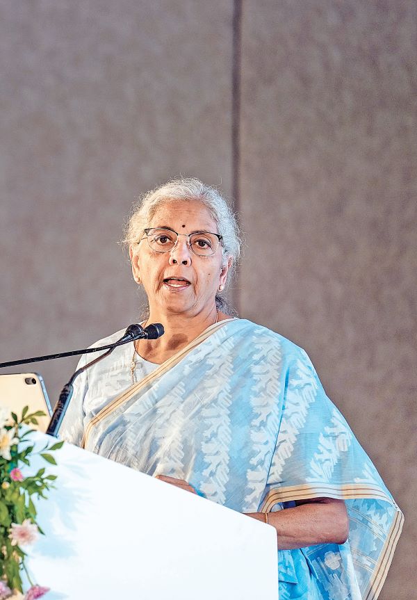 द्विपक्षीय निवेश संधि के नए ढांचे को जल्द मिल सकती है मंत्रिमंडल की मंजूरी : सीतारमण