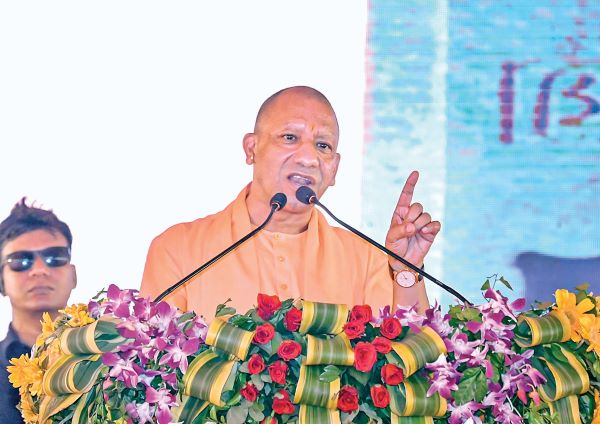 आदित्यनाथ ने निर्वाचित प्रतिनिधि के रूप में 25 वर्ष पूरे होने पर मोदी को बधाई दी