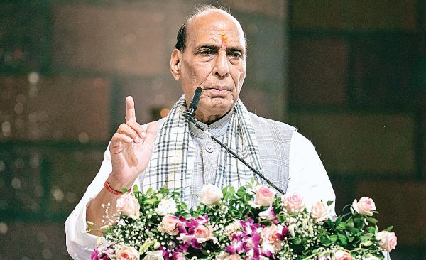 प्रधानमंत्री मोदी के खिलाफ खरगे की टिप्पणी अस्वीकार्य, कांग्रेस के वैचारिक पतन को दर्शाती है: राजनाथ