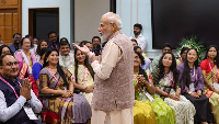 छात्रों में नशे की लत और अधिक 'स्क्रीन टाइम' को लेकर सतर्क रहें शिक्षक : मोदी