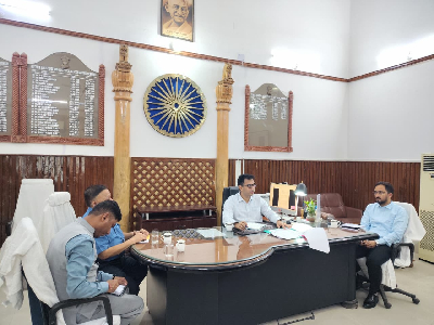 नीट-यूजी 2026 की तैयारियां तेज, डीएम ने केंद्राधीक्षकों संग समीक्षा बैठक की